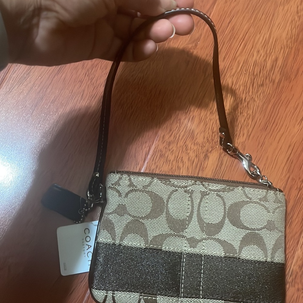Coach wristlet - Picture 8 of 8